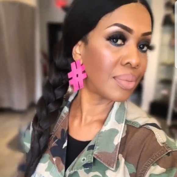 Hashtag earrings - Picture 3 of 12